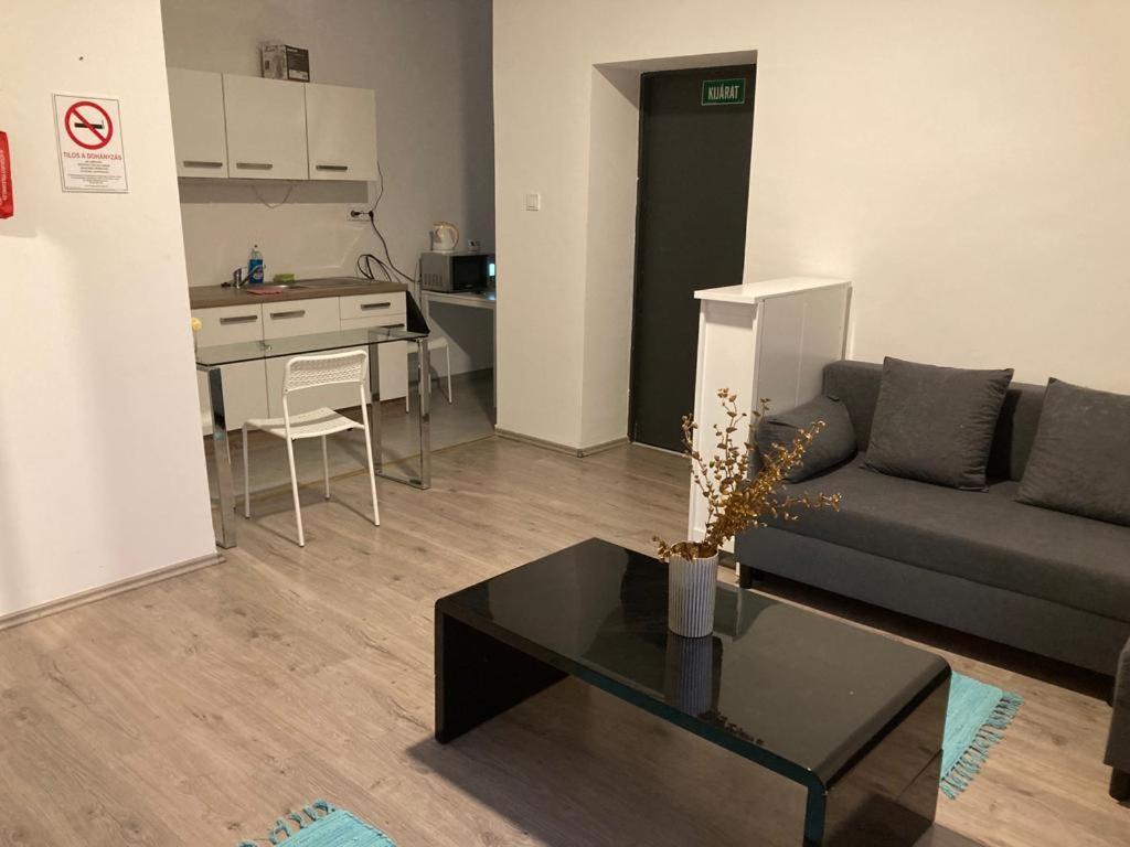 Downtown Modern 3 Bedrroom+ Living Room Apartment Wesselenyi 1.3 Szombathely Esterno foto