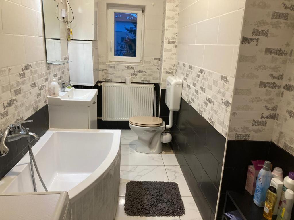 Downtown Modern 3 Bedrroom+ Living Room Apartment Wesselenyi 1.3 Szombathely Esterno foto