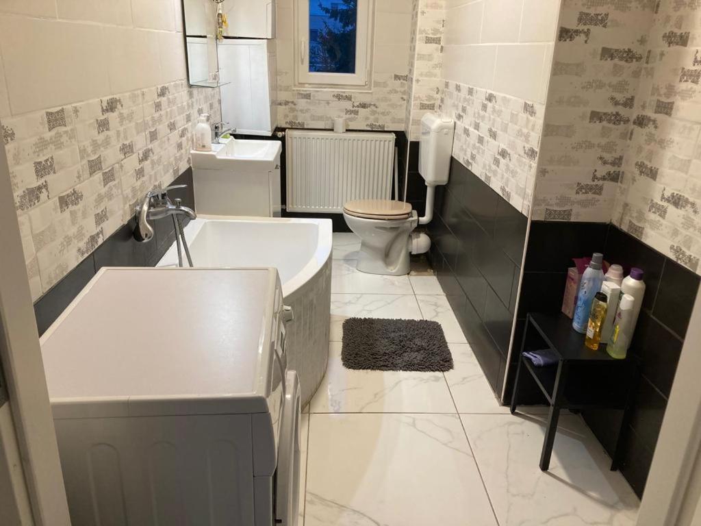 Downtown Modern 3 Bedrroom+ Living Room Apartment Wesselenyi 1.3 Szombathely Esterno foto